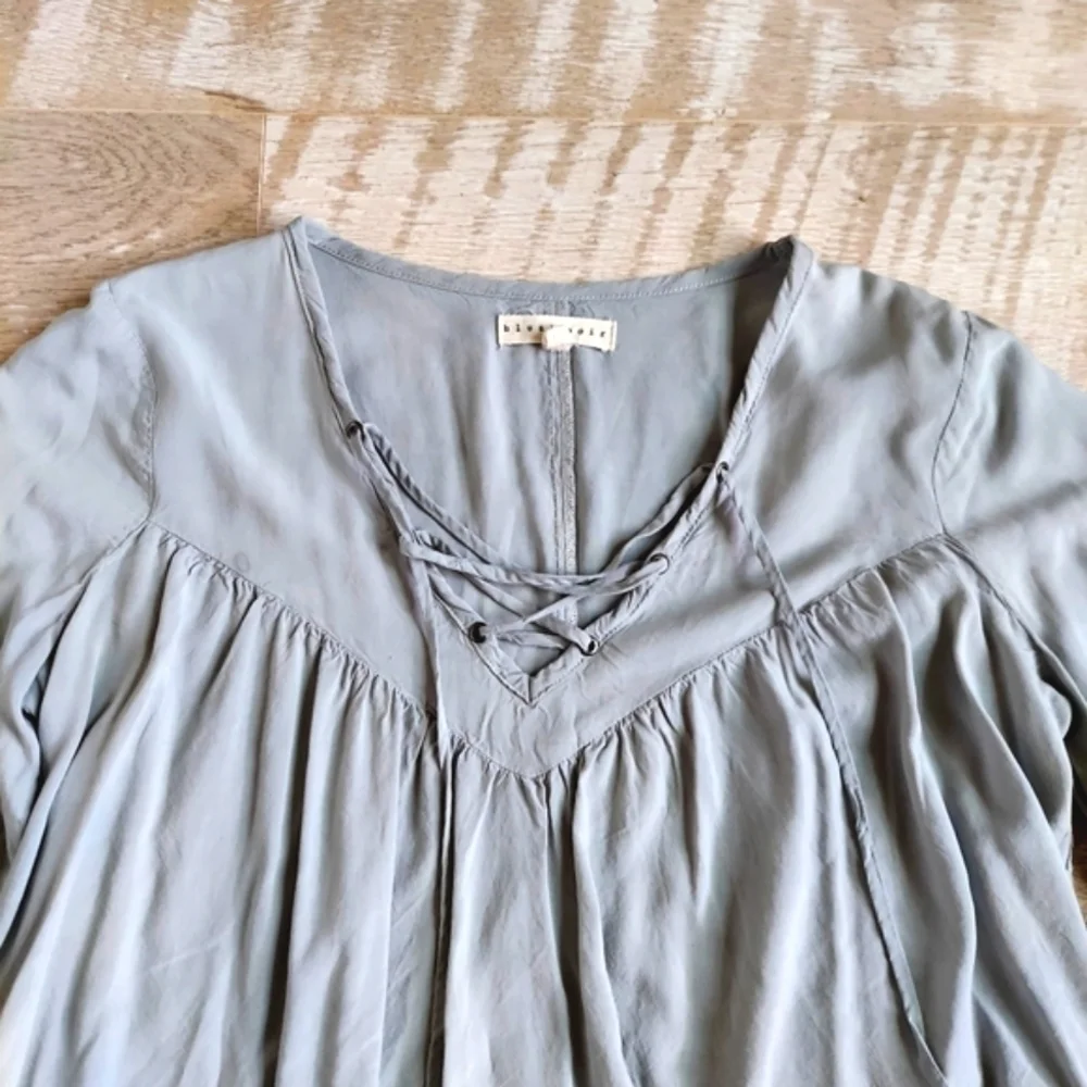 Blush Noir Lace-up Top - Picture 4 of 15